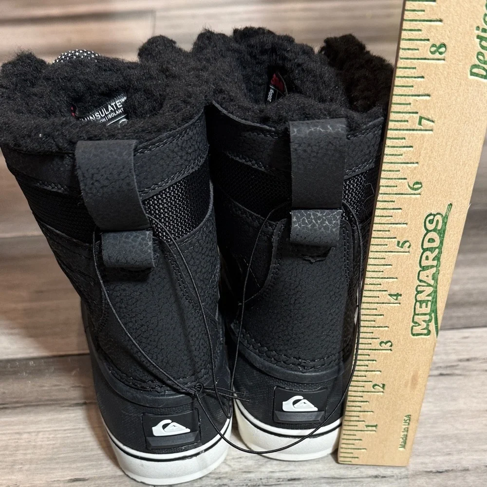 NWT Quiksilver Black Lace-Up Winter Boots with Faux Fur Collar